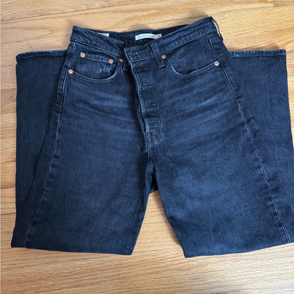 Levi's Women's Charcoal/Black Straight Jeans